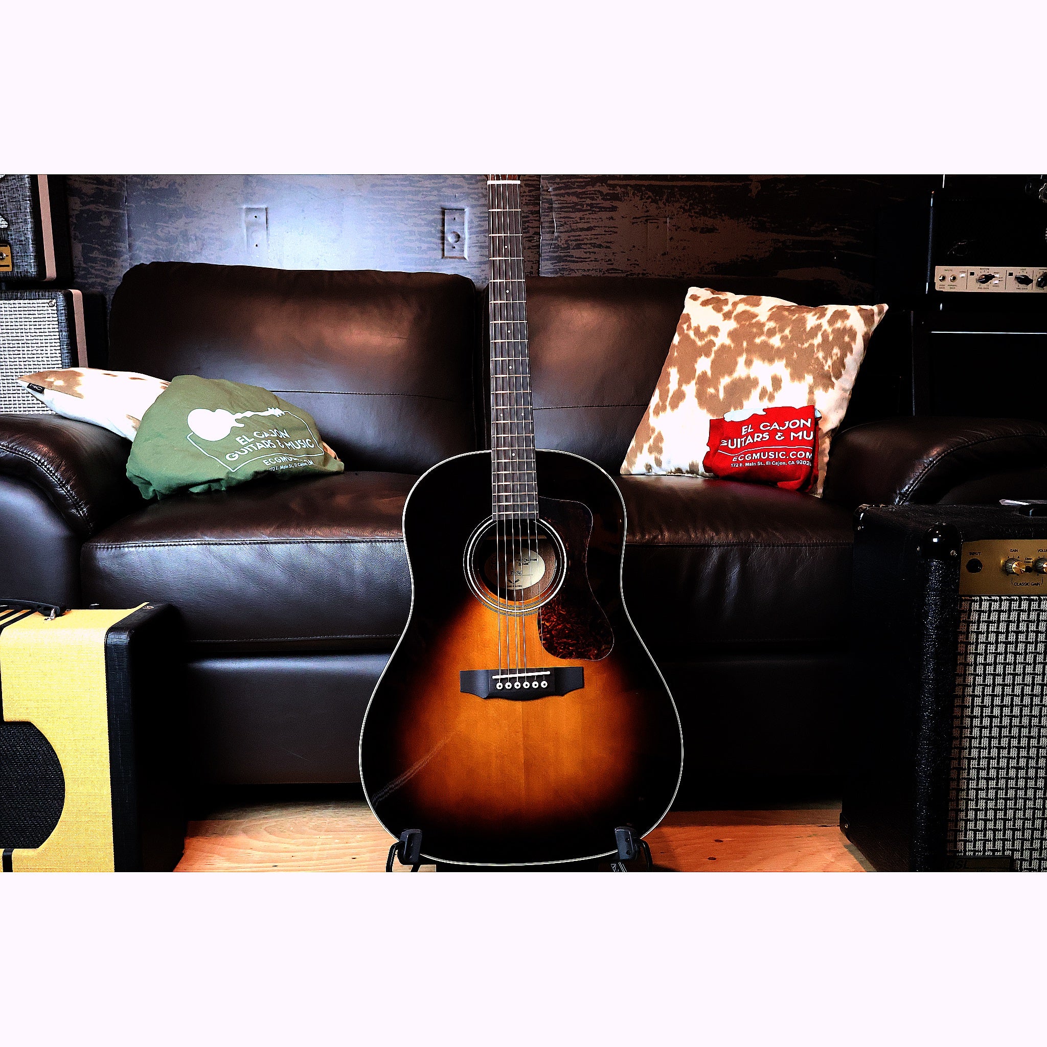 Guild DS-240 Memoir Vintage Sunburst Slope Shoulder Acoustic