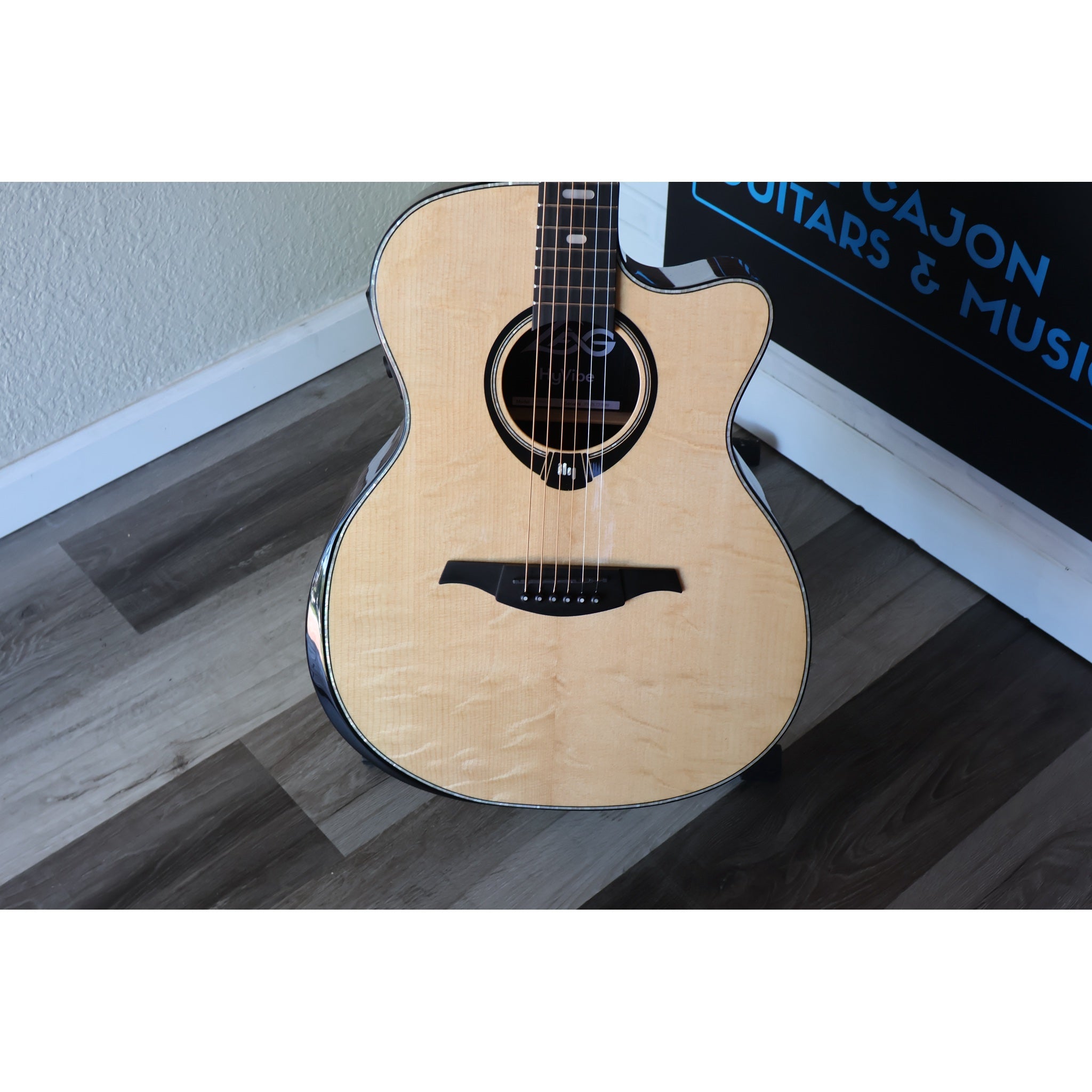 Lag HyVibe 50 Auditorium Bevel Cutaway Acoustic-Electric Smart Guitar