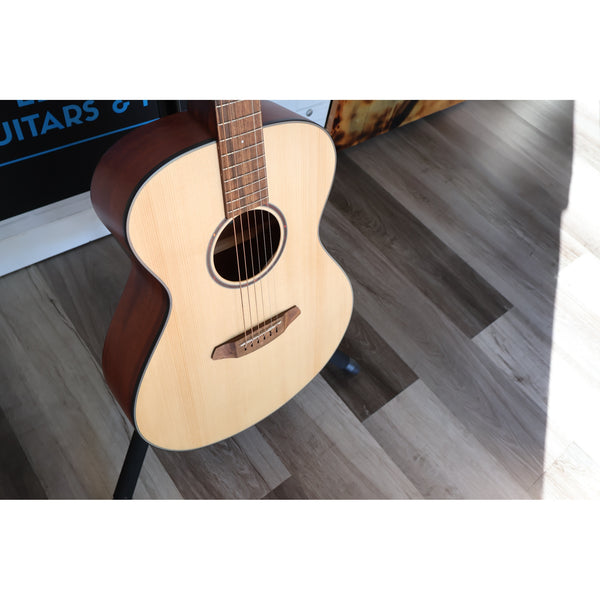 Breedlove Discovery S Concert Acoustic-Electric Guitar – Natural Satin