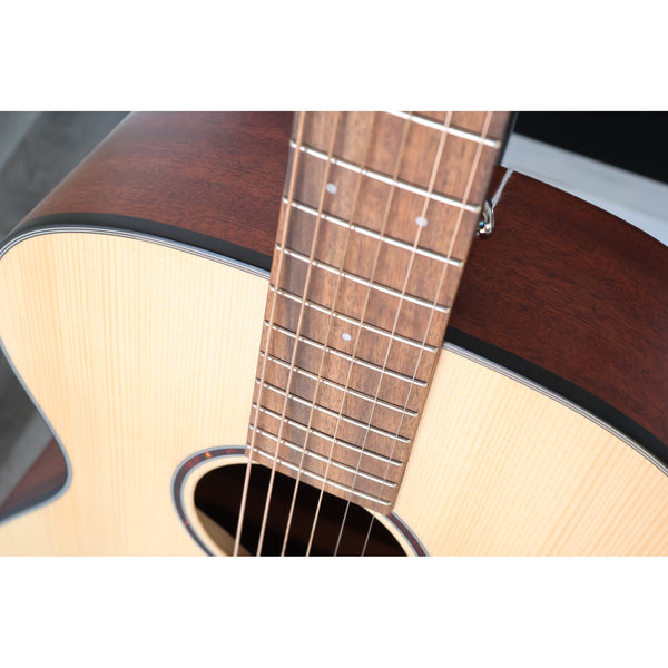 Breedlove Discovery S Concert Acoustic-Electric Guitar – Natural Satin