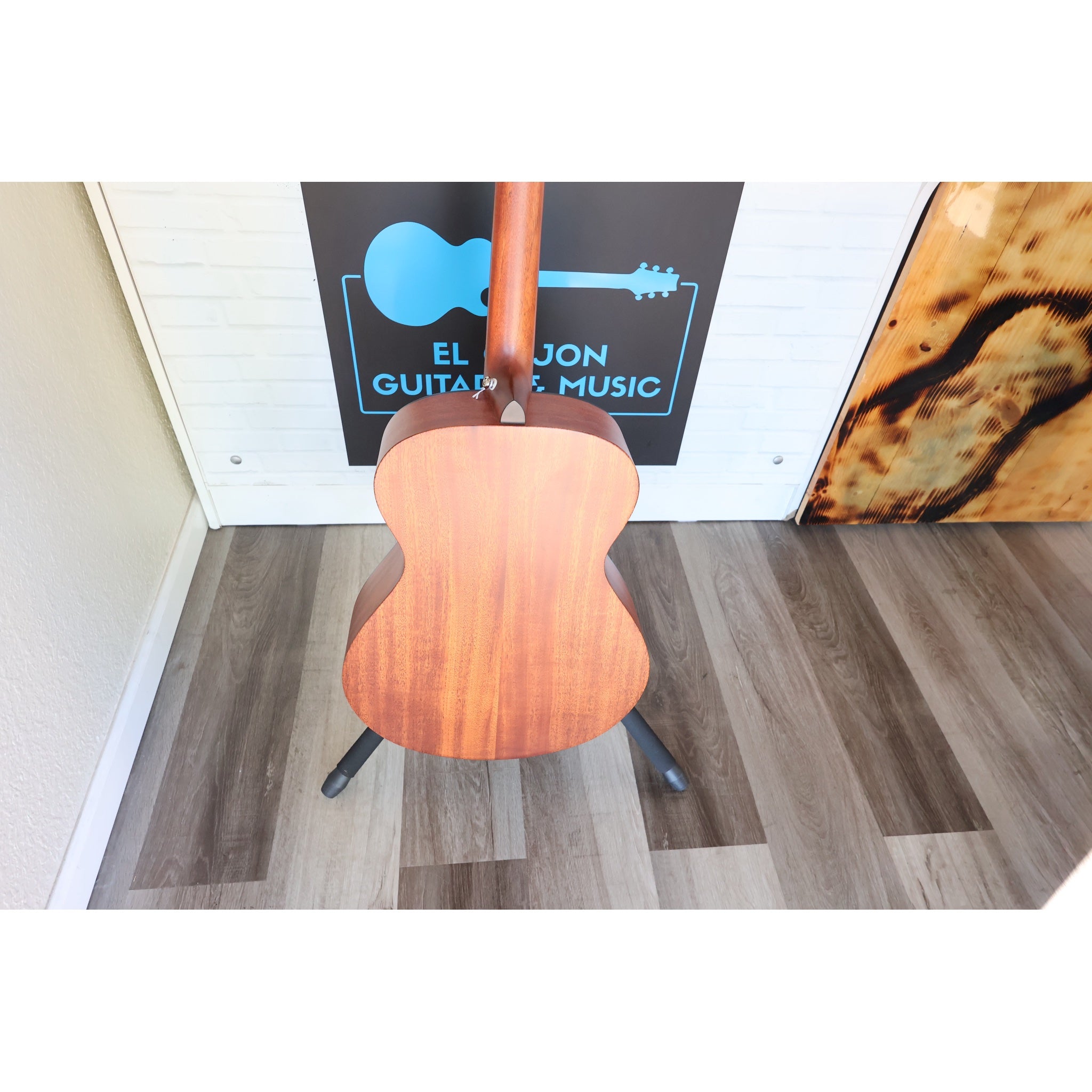 Breedlove Discovery S Concert Acoustic-Electric Guitar – Natural Satin