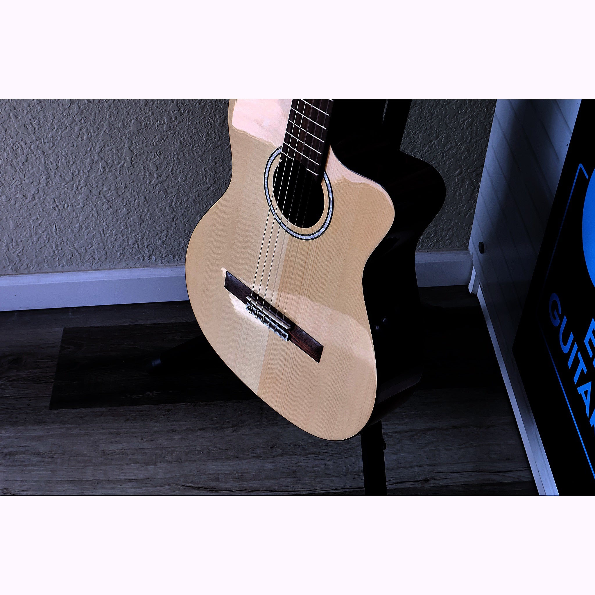 Córdoba Fusion 5 Nylon String Crossover Classical Guitar