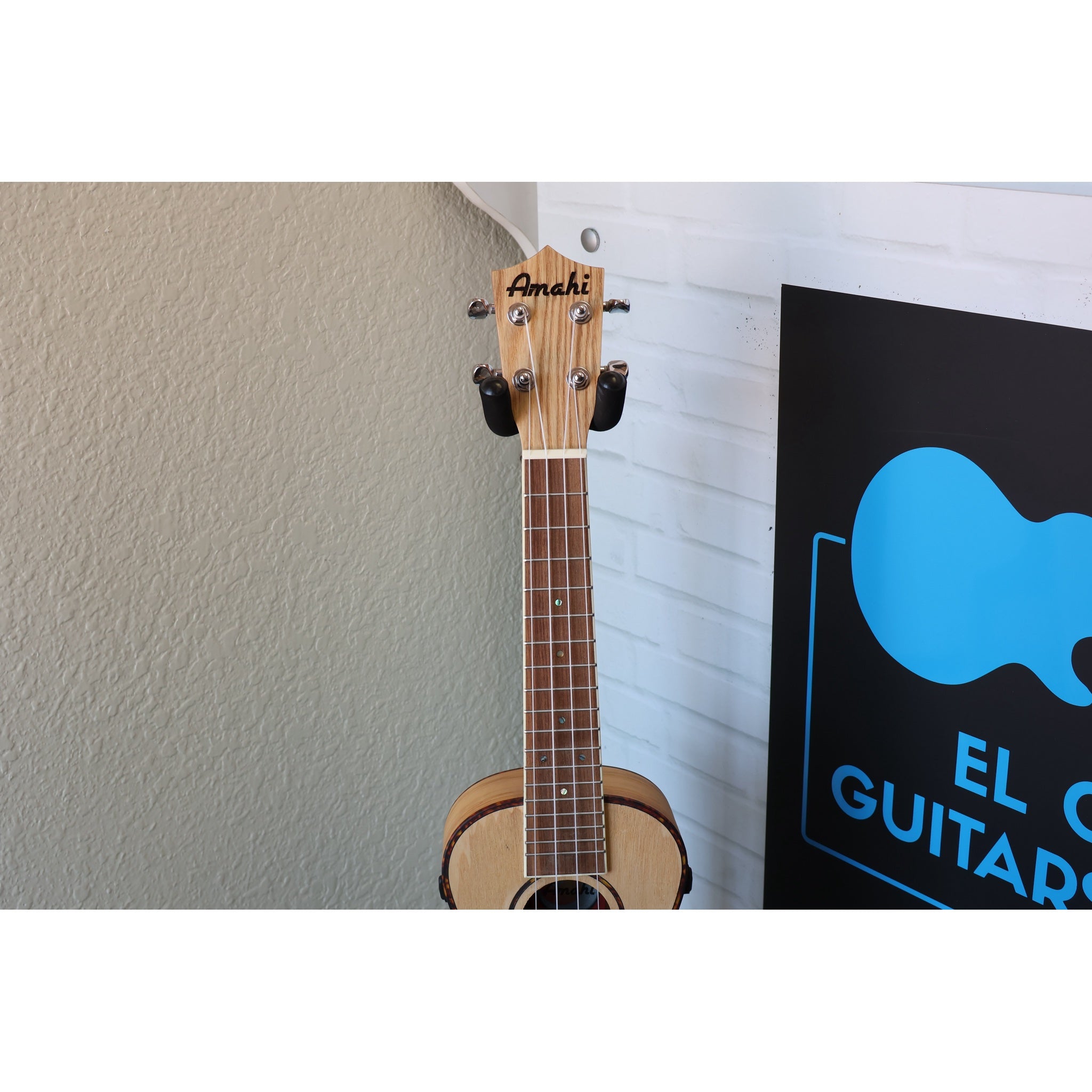 Amahi UK880C Classic Series Concert Ukulele Quilted Ash