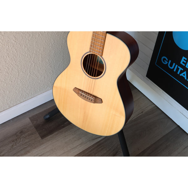 Breedlove Discovery S Concert Acoustic-Electric Guitar – Natural Satin