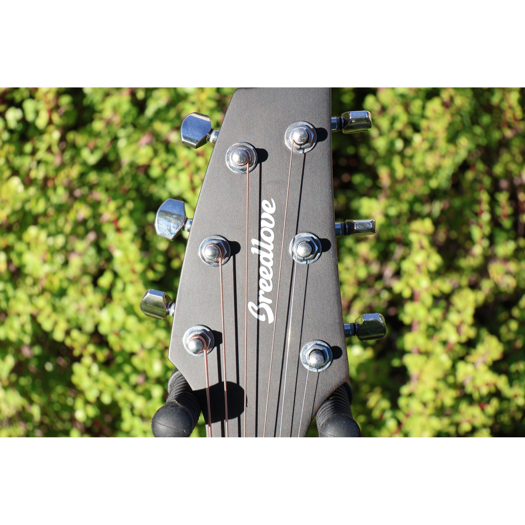 Breedlove Discovery S Concert Acoustic-Electric Guitar – Natural Satin
