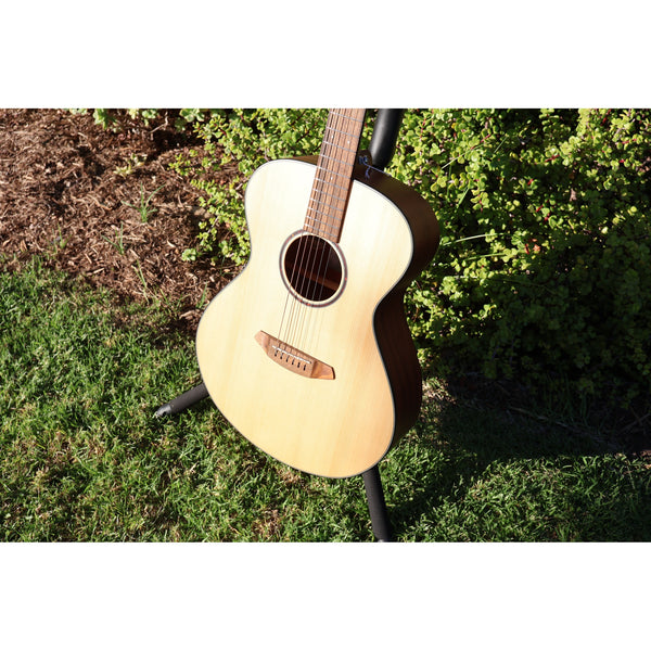 Breedlove Discovery S Concert Acoustic-Electric Guitar – Natural Satin