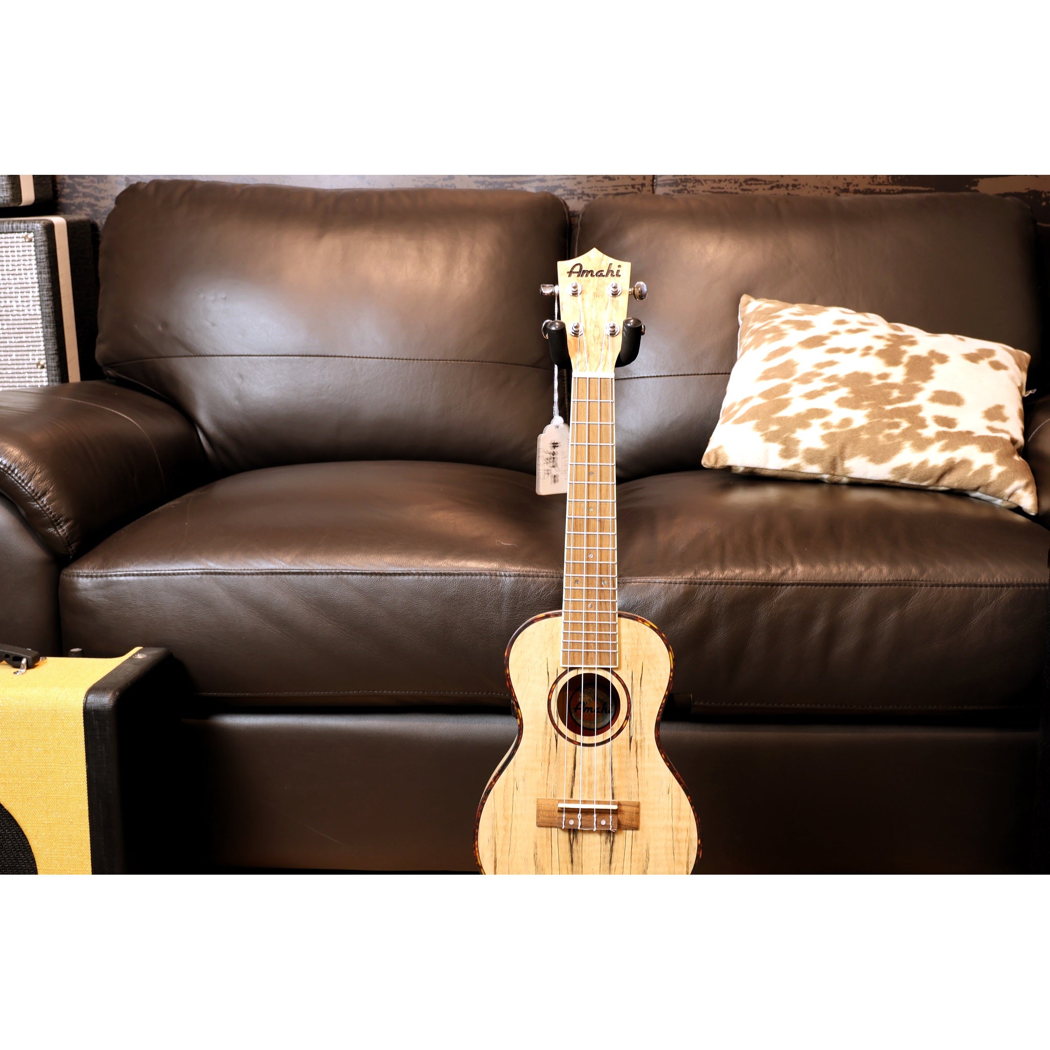 Amahi UK770C Concert Ukulele – Spalted Maple with Gig Bag