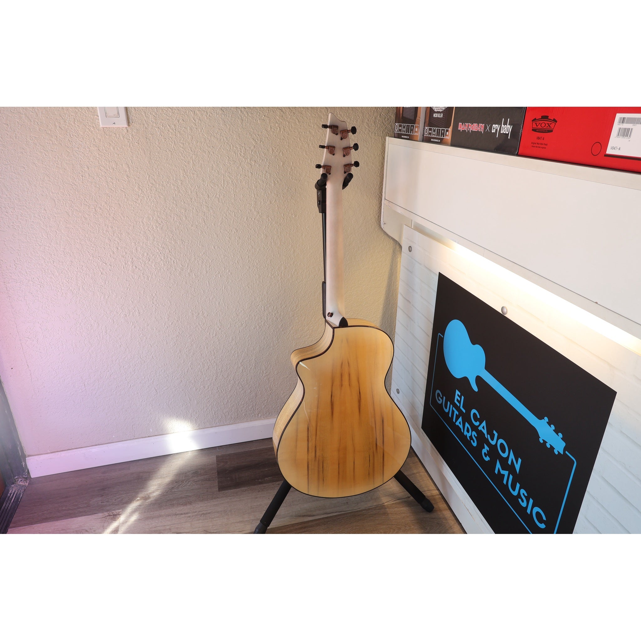 Breedlove Pursuit Exotic S Limited Edition Concert CE Acoustic-Electric Guitar – White Sand
