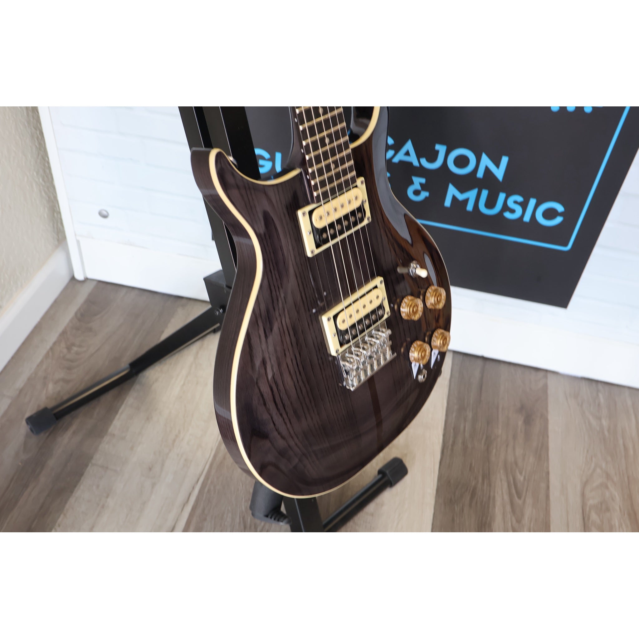 Washburn Wing Series Hawk H10TB-U Electric Guitar – Trans Black