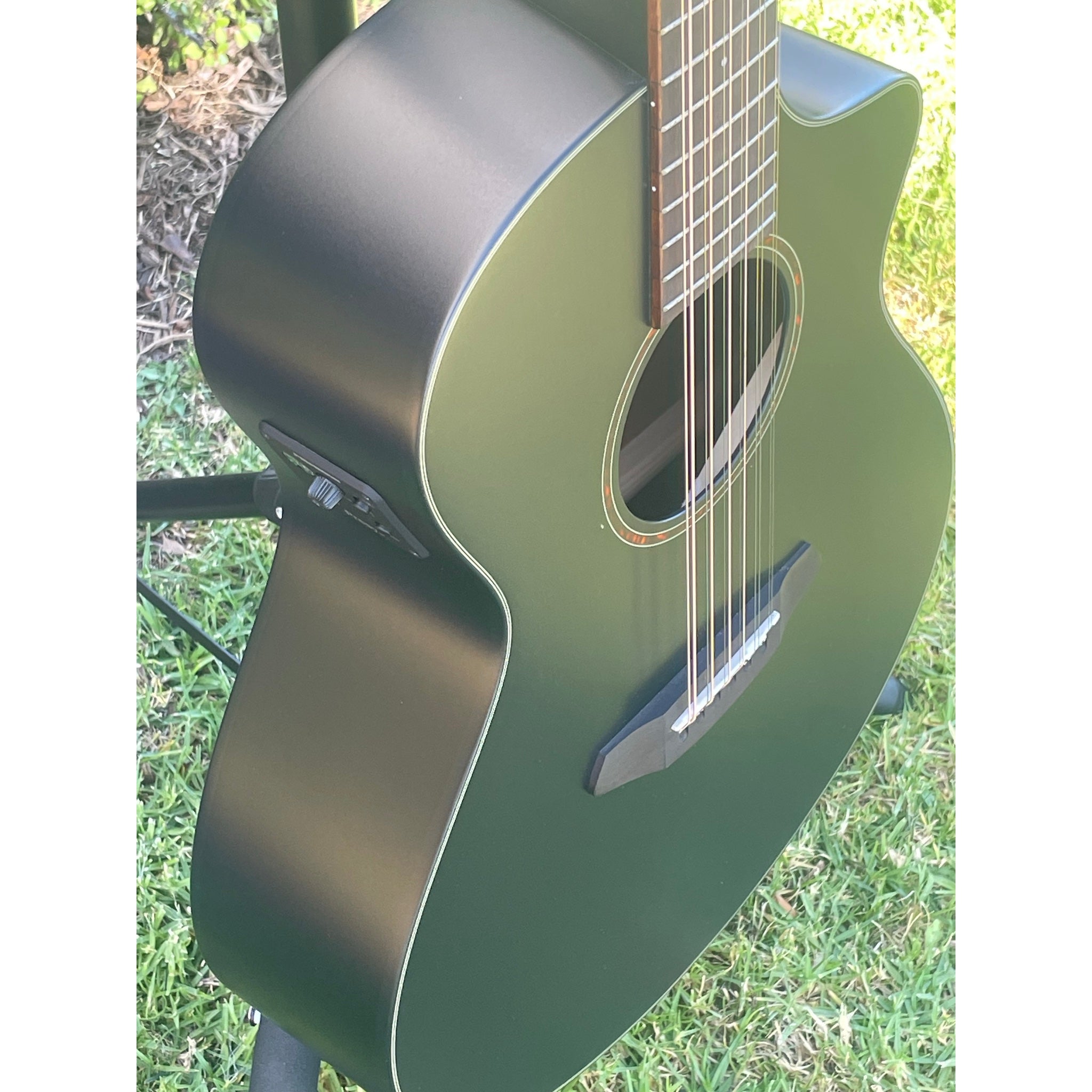 Breedlove Discovery S Concert Satin Black 12 String CE European-African Mahogany