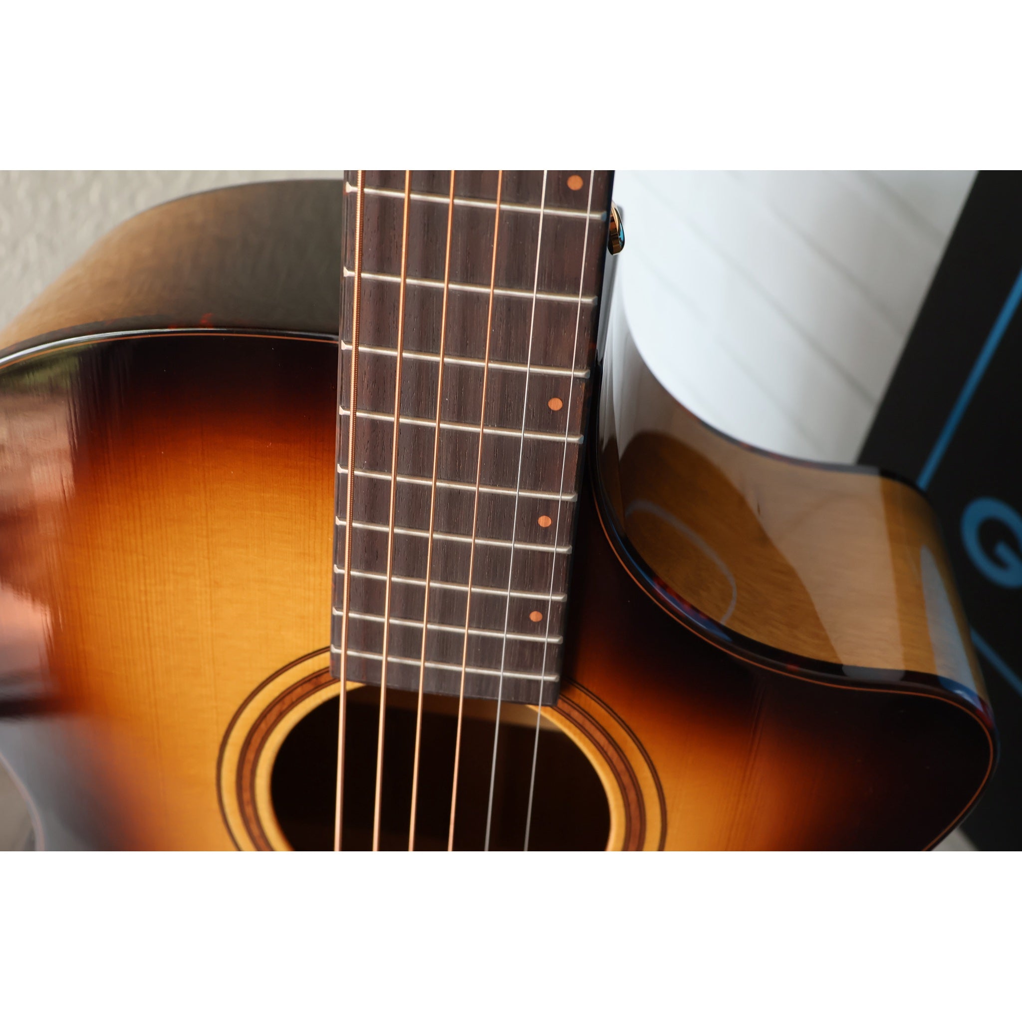 Breedlove Artista Pro Concerto CE Acoustic-Electric Guitar – Burnt Amber