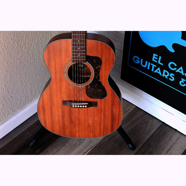Guild OM-320 NAT Solid Top Orchestra Acoustic Guitar