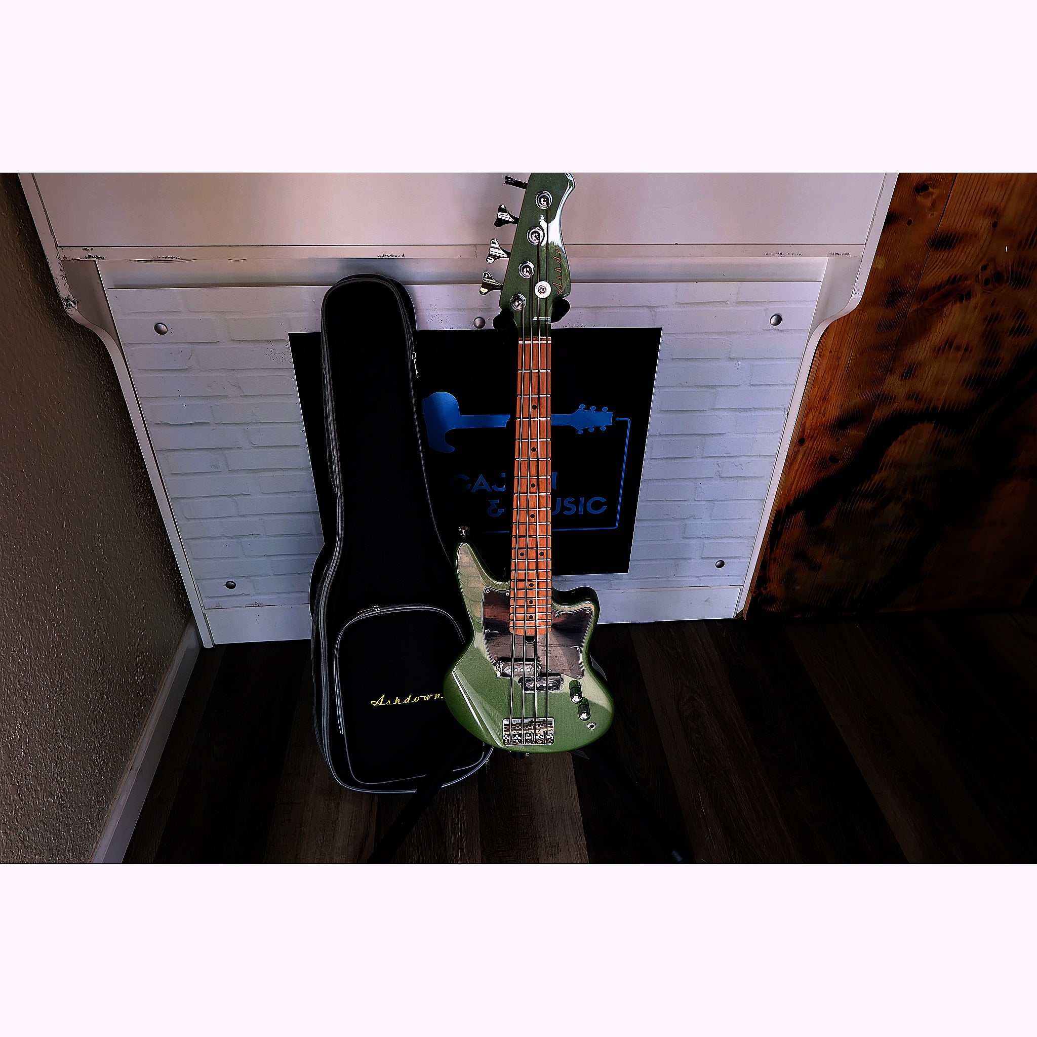 Ashdown Roasted Capri-23 Short-Scale Bass Guitar