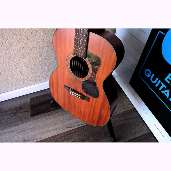 Guild OM-320 NAT Solid Top Orchestra Acoustic Guitar