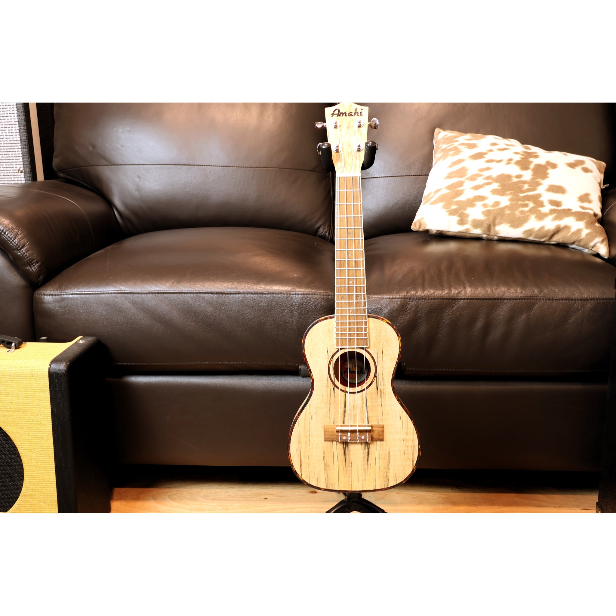 Amahi UK770C Concert Ukulele – Spalted Maple with Gig Bag