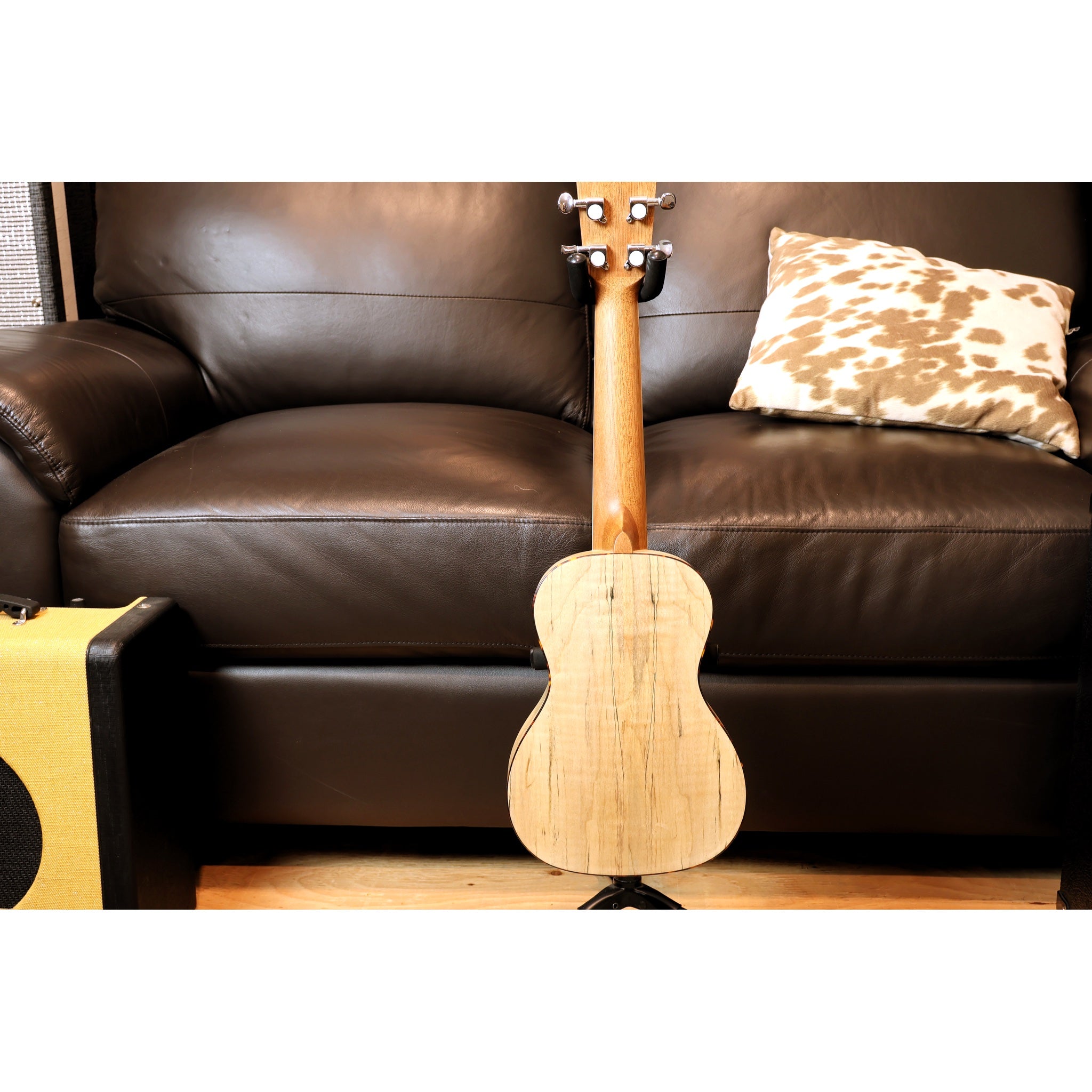 Amahi UK770C Concert Ukulele – Spalted Maple with Gig Bag