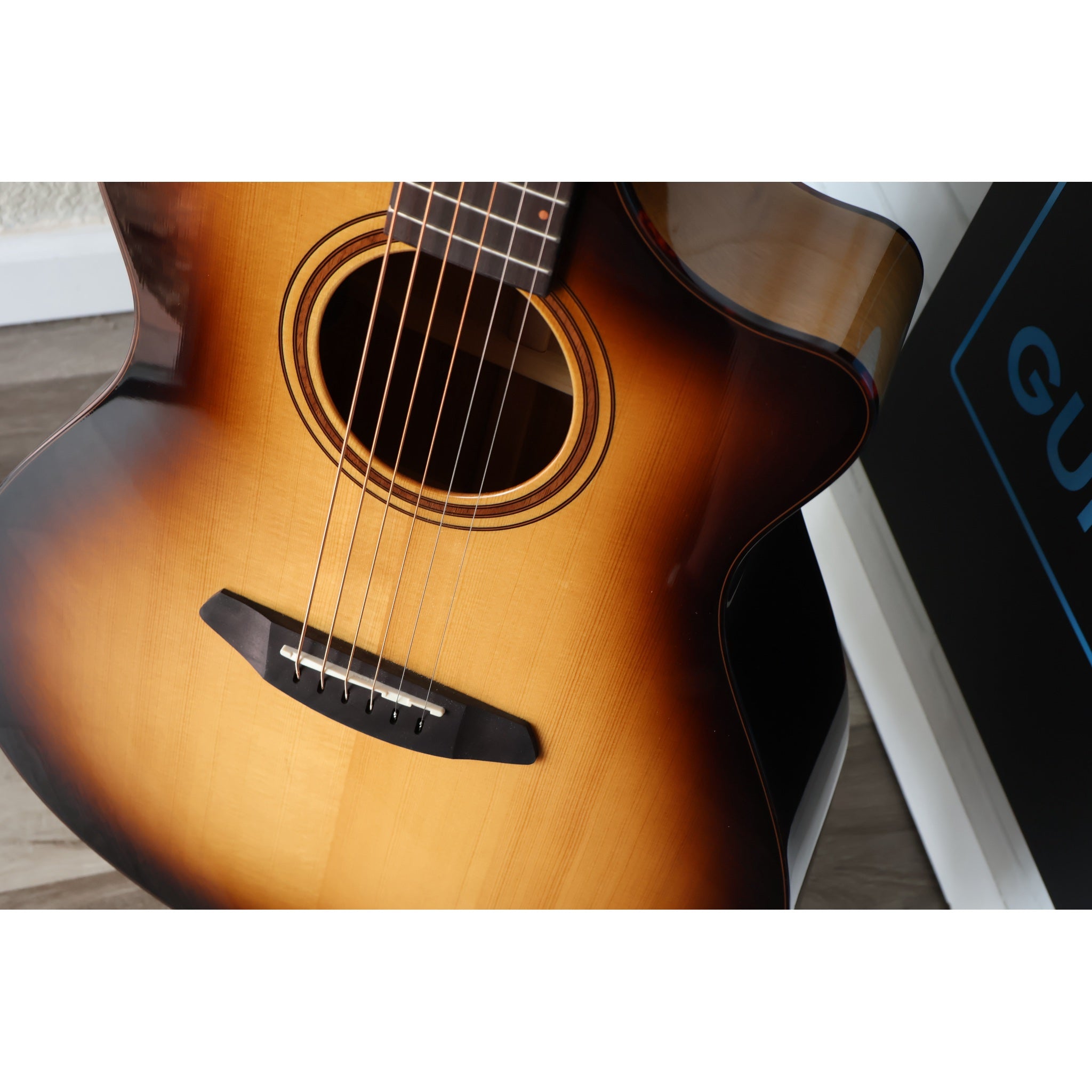 Breedlove Artista Pro Concerto CE Acoustic-Electric Guitar – Burnt Amber