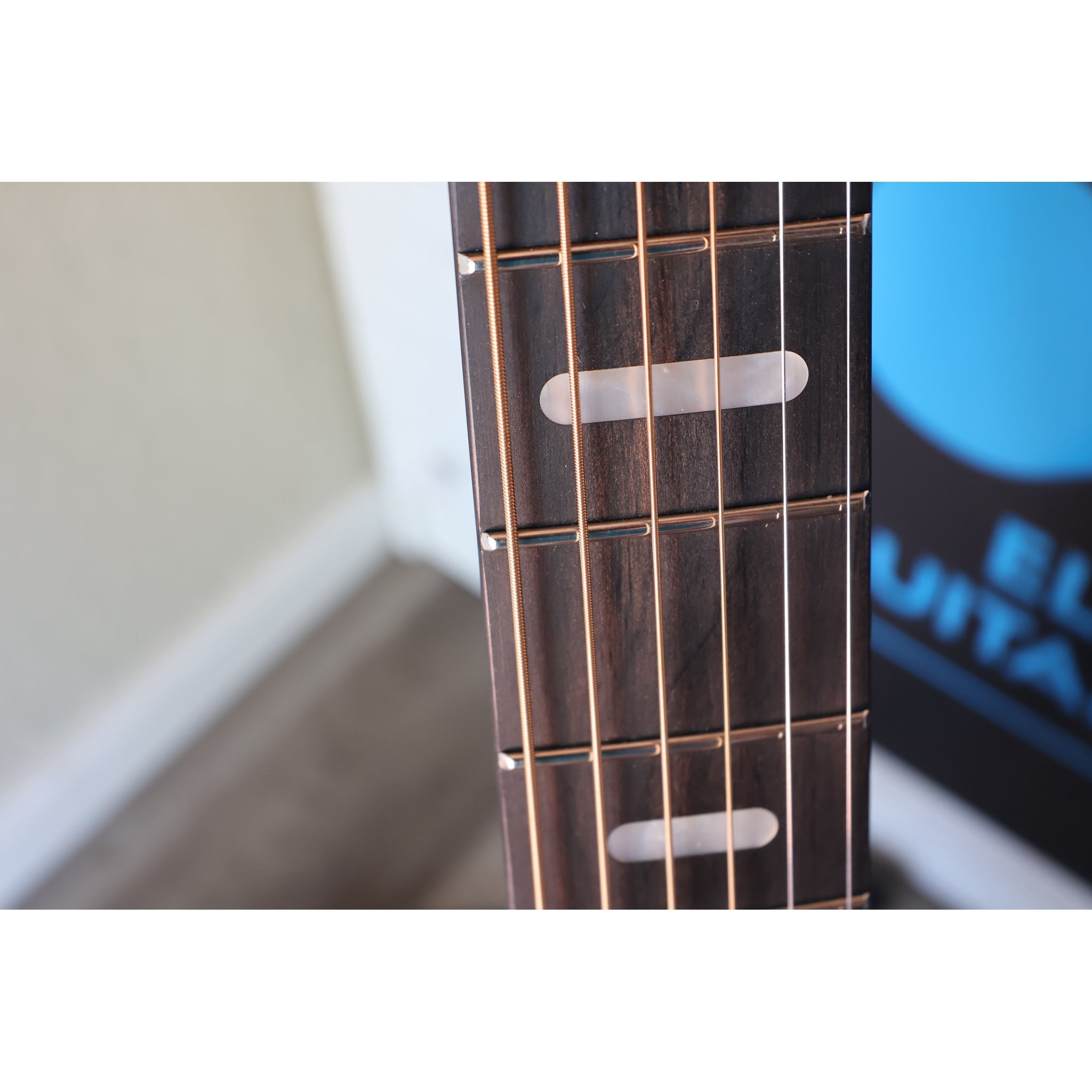 Lag HyVibe 50 Auditorium Bevel Cutaway Acoustic-Electric Smart Guitar