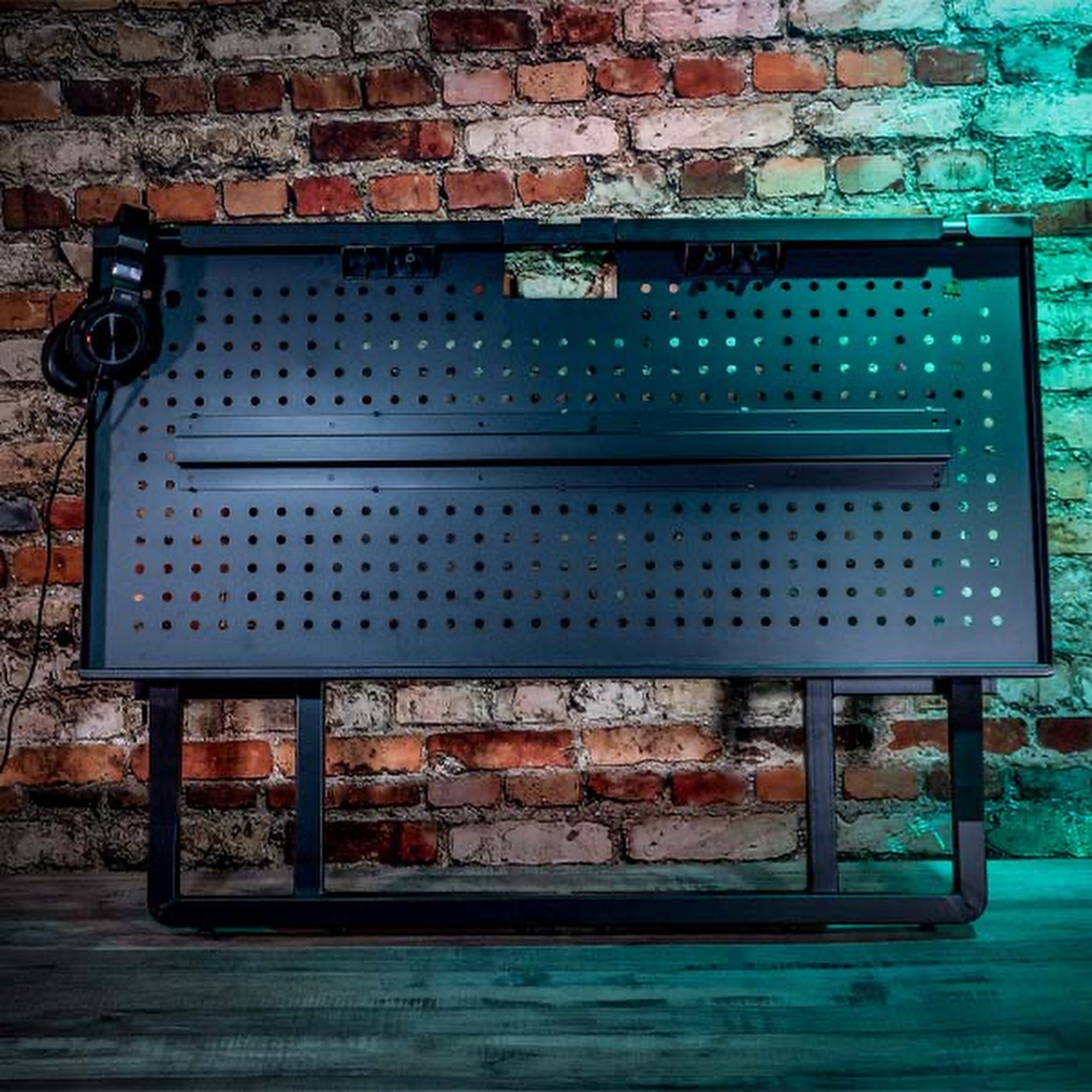 Quik Lok DJ233 DJ Performance Workstation with Perforated Shelf