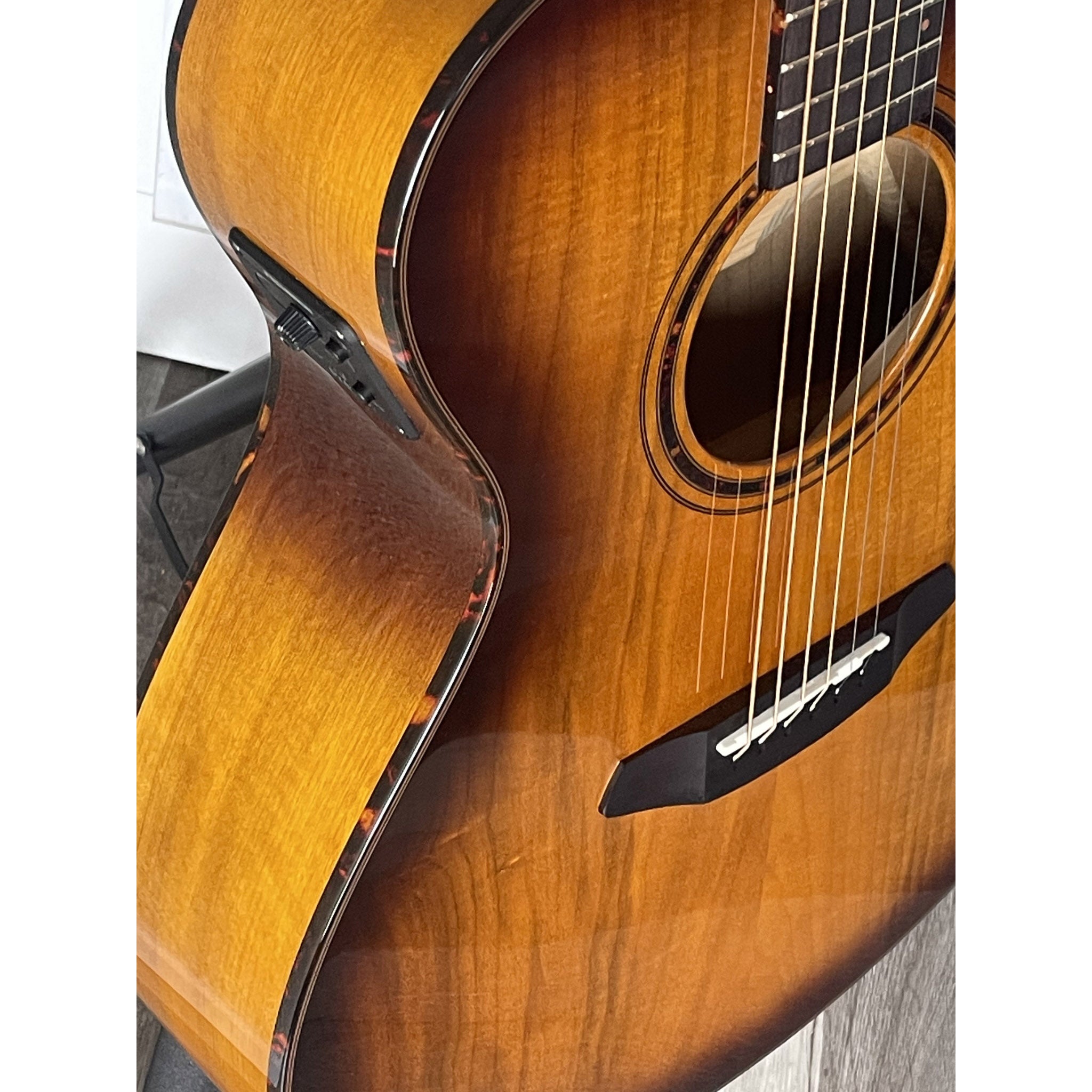Pursuit Exotic S Concert Tiger's Eye CE Myrtlewood-Myrtlewood
