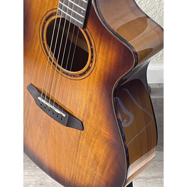 Pursuit Exotic S Concert Tiger's Eye CE Myrtlewood-Myrtlewood