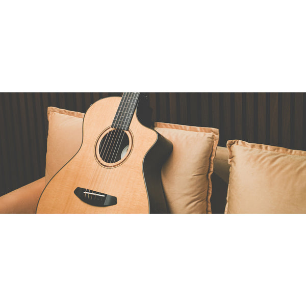 lifestyle couch 2 Breedlove RTC SR CE cutaway body detail