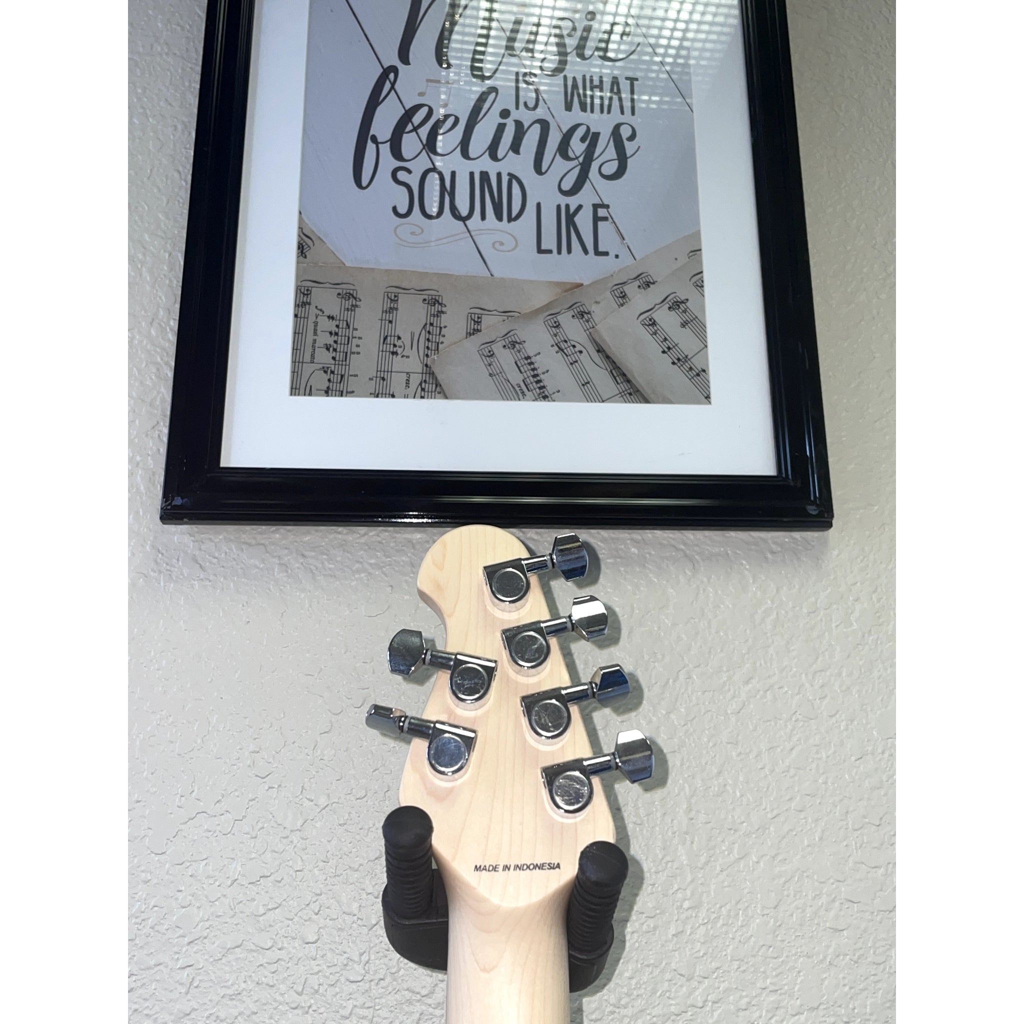 Top figuring — close‑up (Stain Pink)