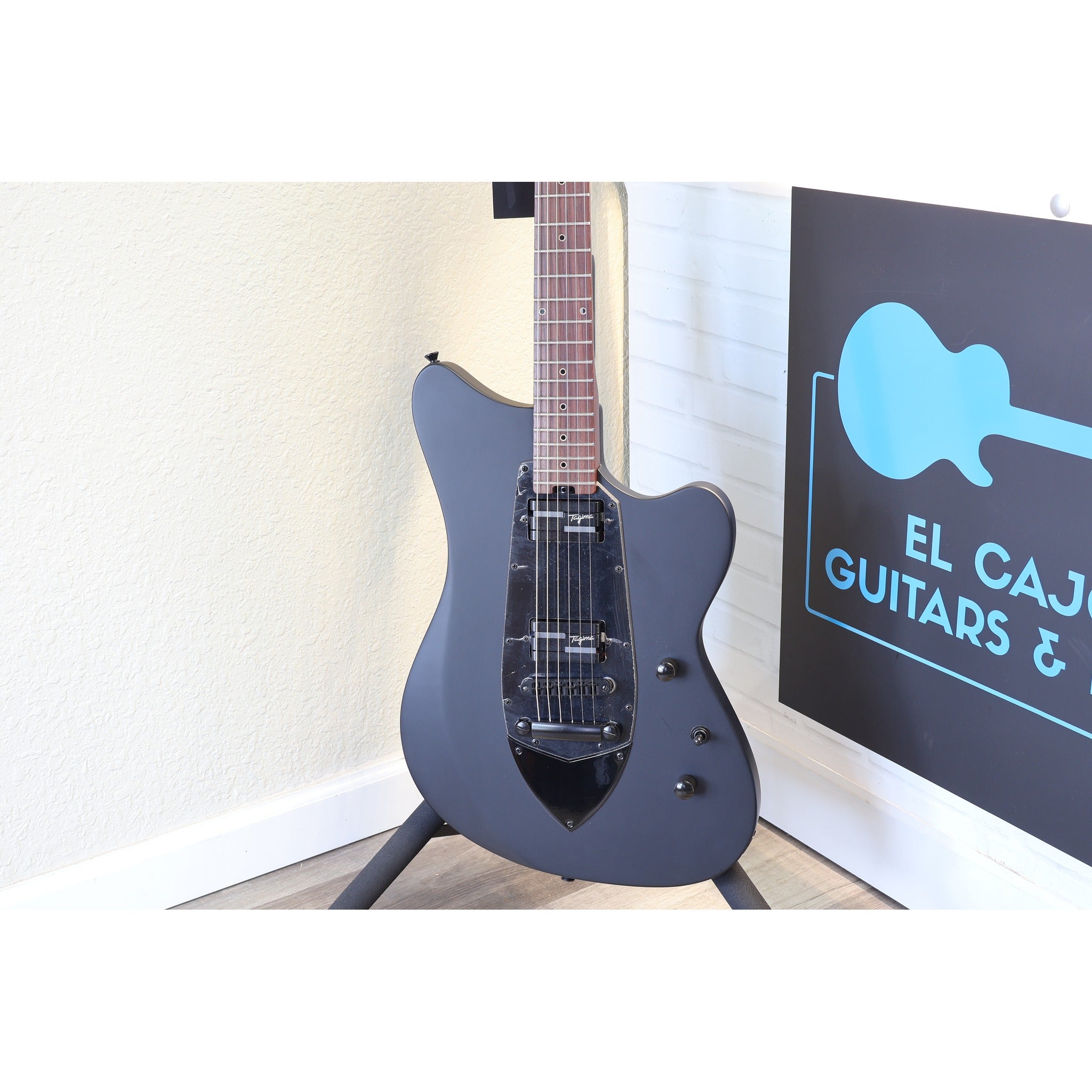 Tagima Rocker Cosmos Stealth guitar headstock with black locking tuners