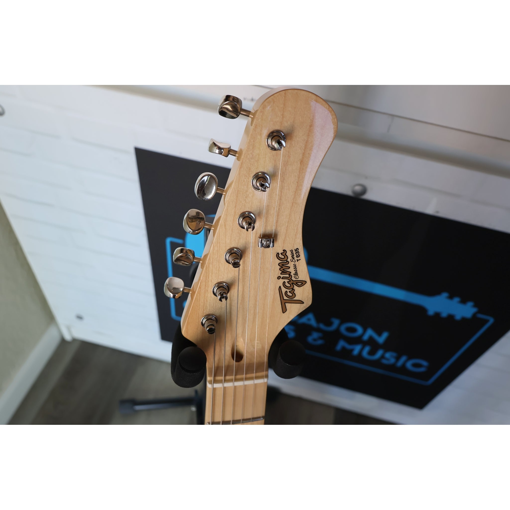 Tagima T-635 Classic LS-BK-LF/MG Electric Guitar – Gloss Black