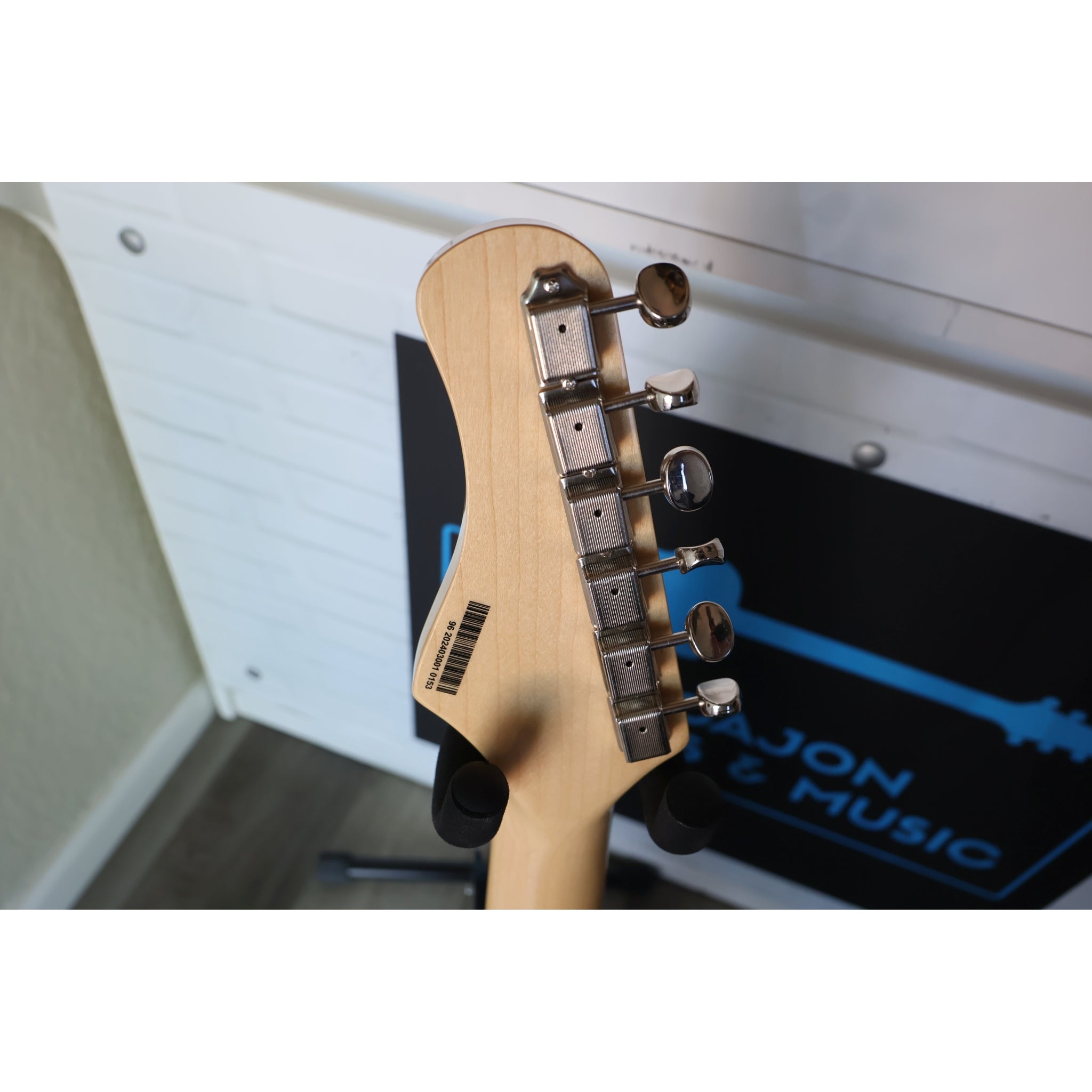 Tagima T-635 Classic LS-BK-LF/MG Electric Guitar – Gloss Black