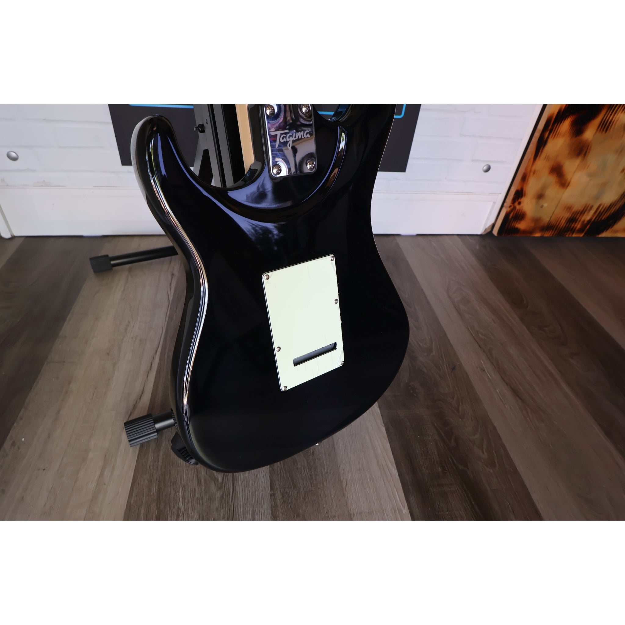 Tagima T-635 Classic LS-BK-LF/MG Electric Guitar – Gloss Black
