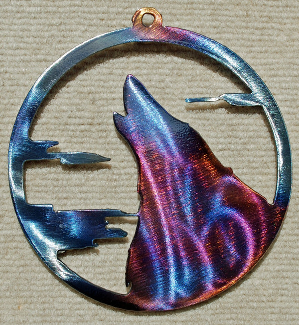 Wolf Howling with Clouds in Circle Metal Art (#129)