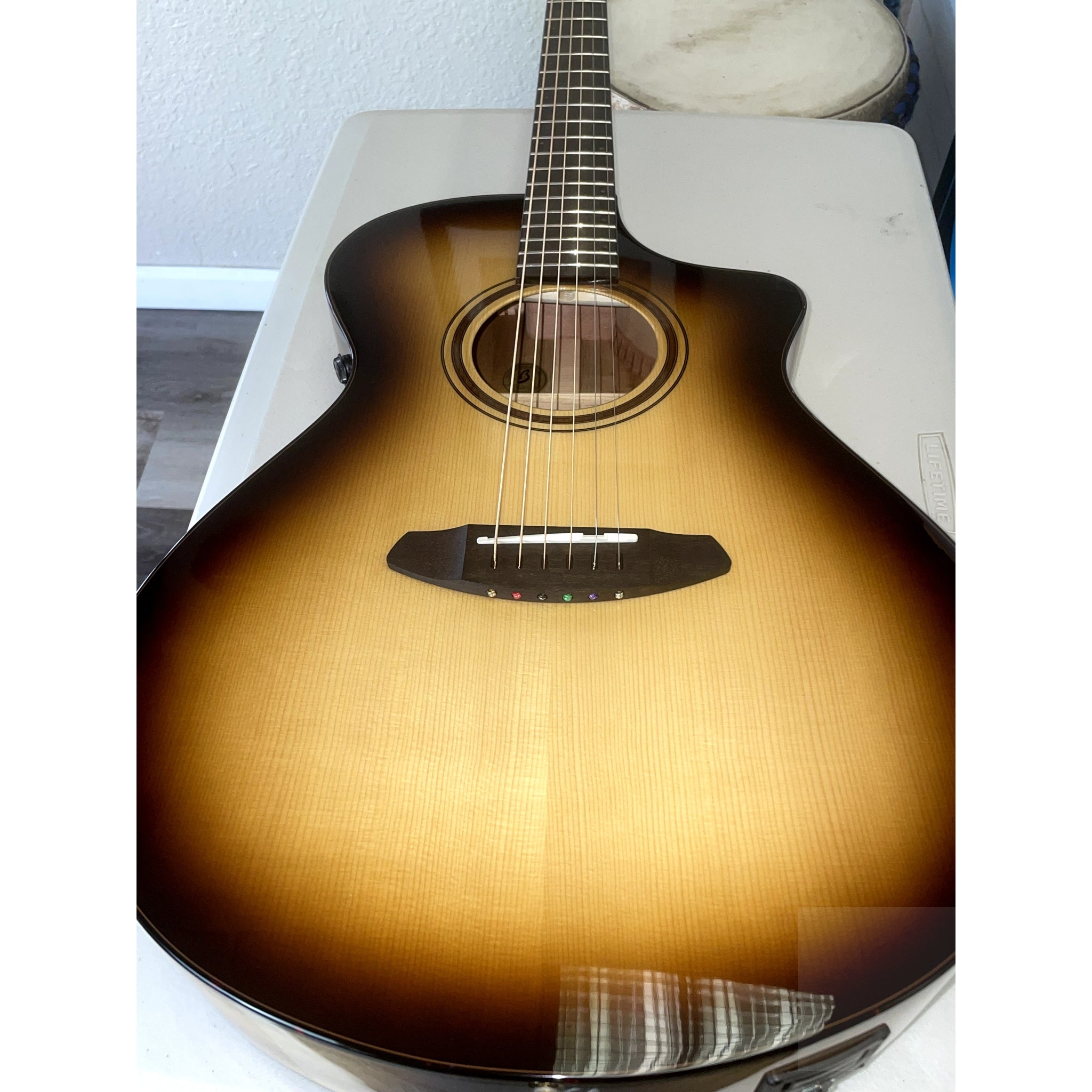 Breedlove Artista Pro Concert Burnt Amber CE European - Myrtlewood - Hardshell Case Included - El Cajon Guitars and Music