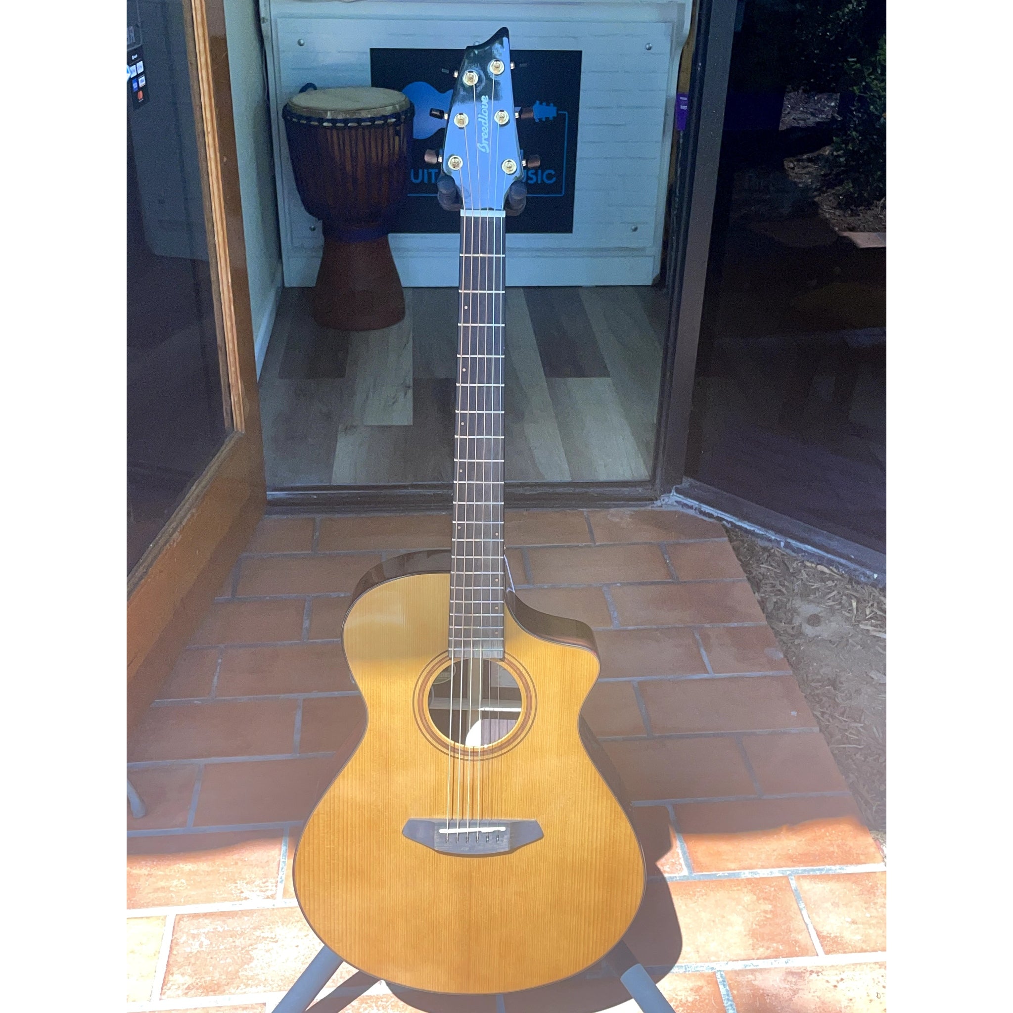 Breedlove Performer Pro Concert Thinline Aged Toner CE European - EI Rosewood - Hardshell Case Included - El Cajon Guitars and Music