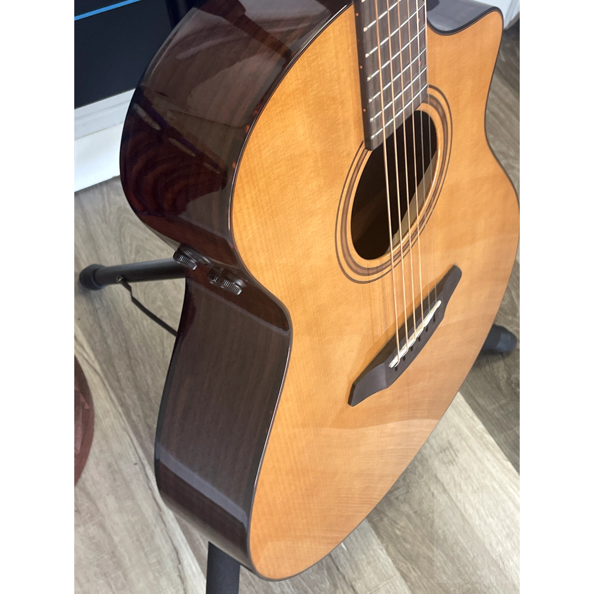 Breedlove Performer Pro Concert Thinline Aged Toner CE European - EI Rosewood - Hardshell Case Included - El Cajon Guitars and Music