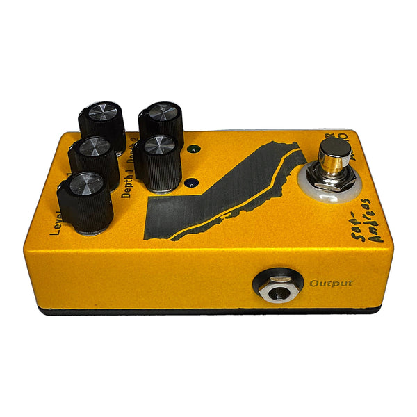 Tuller Audio San Andreas Tremolo Pedal - side view