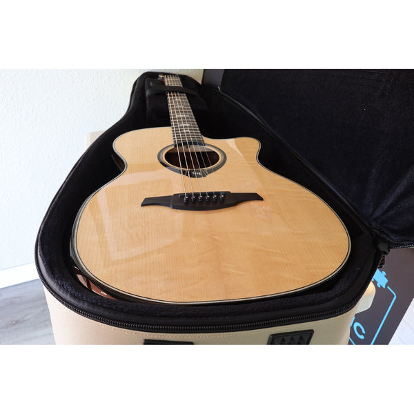 Lâg HyVibe 50 Auditorium Bevel Cutaway Smart Guitar – HV50ACE-2512LT22580 - in cse showing grain and detail.