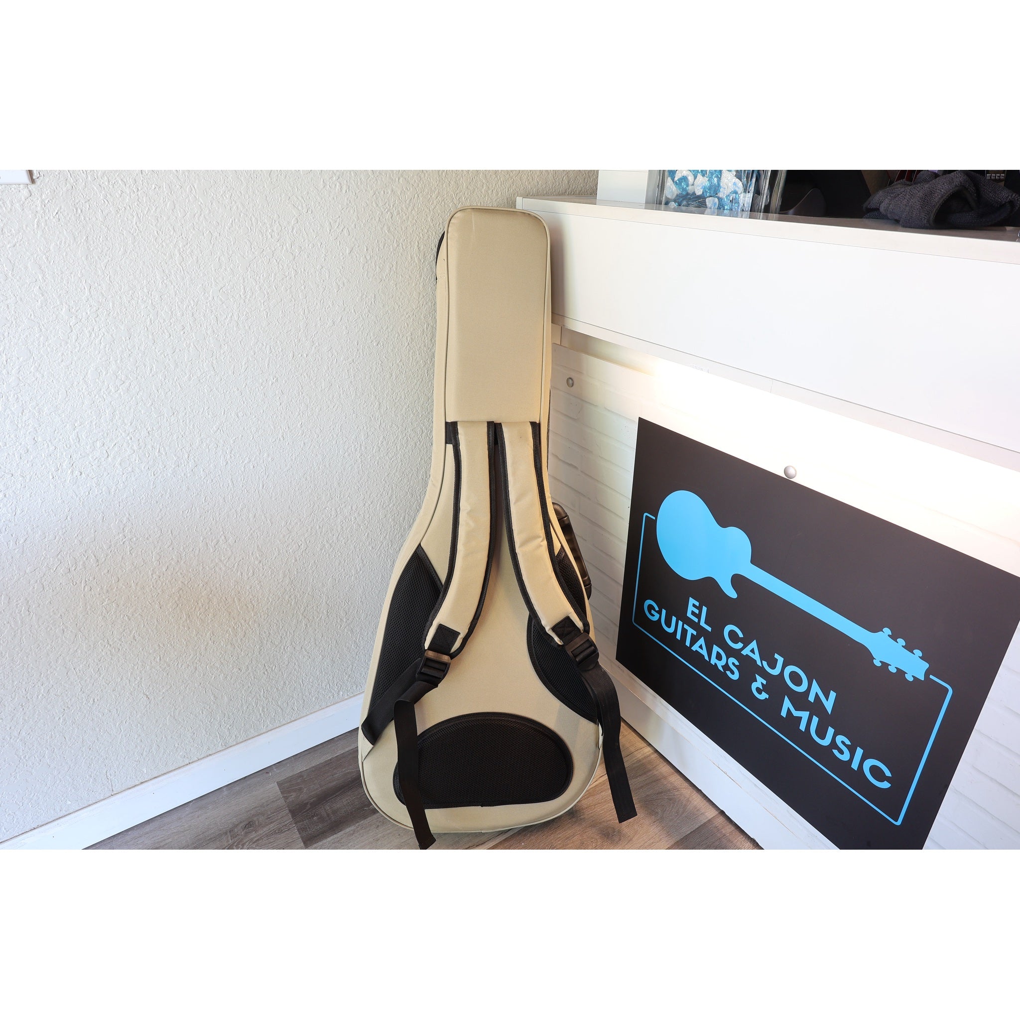 Lâg HyVibe 50 Auditorium Bevel Cutaway Smart Guitar – HV50ACE-2512LT22580 case back
