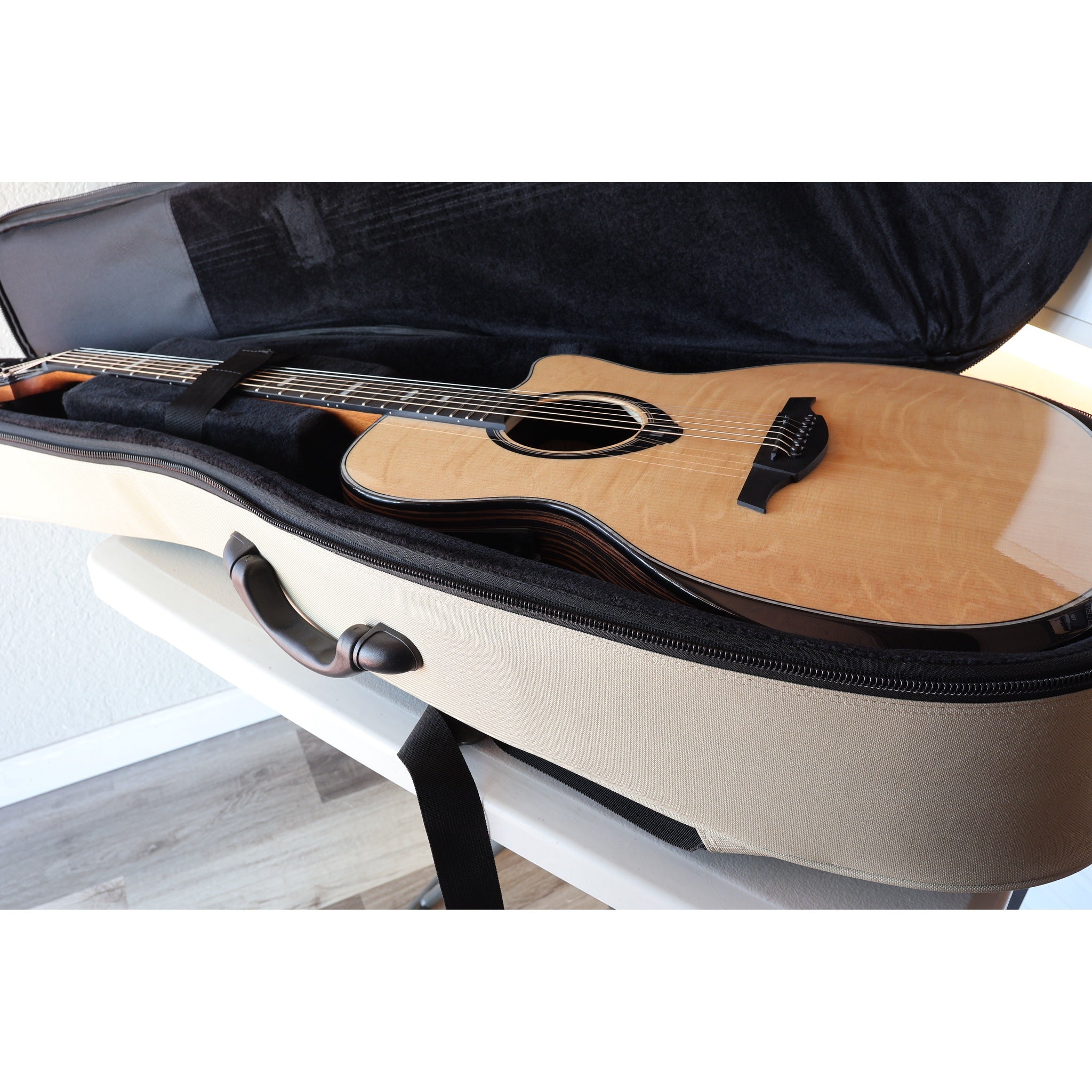 Lâg HyVibe 50 Auditorium Bevel Cutaway Smart Guitar – HV50ACE-2604LT07464 in case with side handle showing.