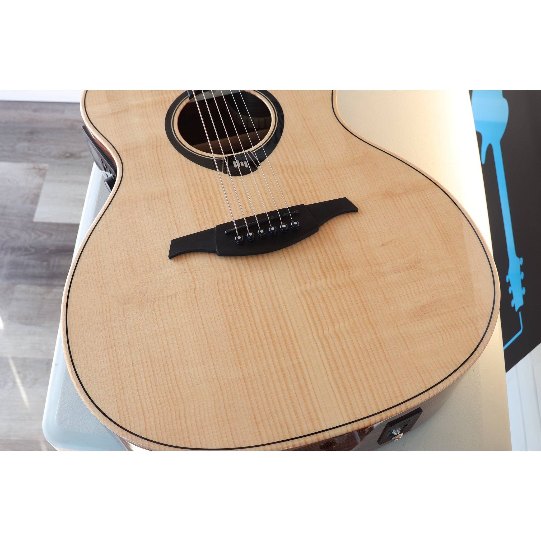 Lag Smart Guitar Hyvibe 30 Auditorium Cutaway Gloss at ECG Music - natural lighting . great grain front from above.