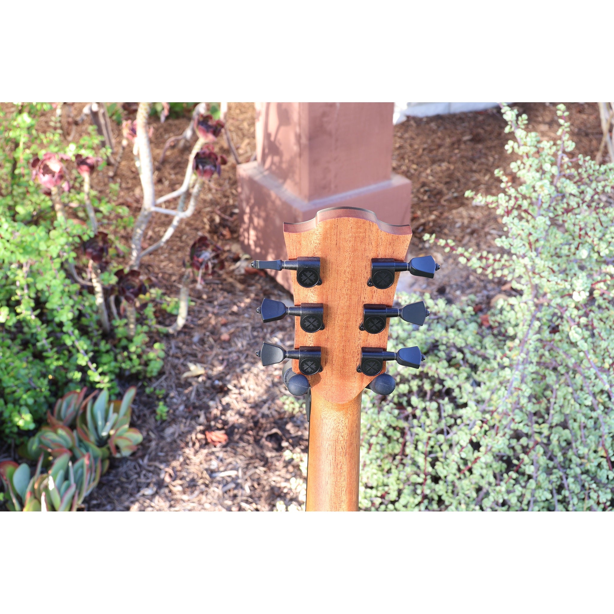 Lag Smart Guitar Hyvibe 30 Auditorium Cutaway Gloss at ECG Music -back headstock.