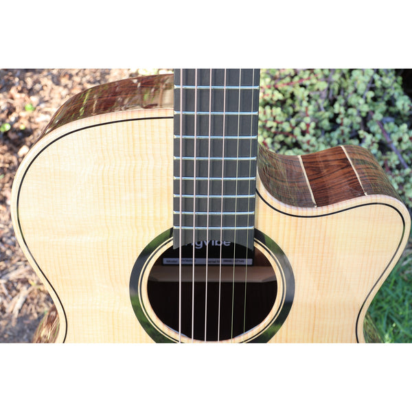 Lag Smart Guitar Hyvibe 30 Auditorium Cutaway Gloss at ECG Music -lower neck to body with top grain and side cutaway grain showing.
