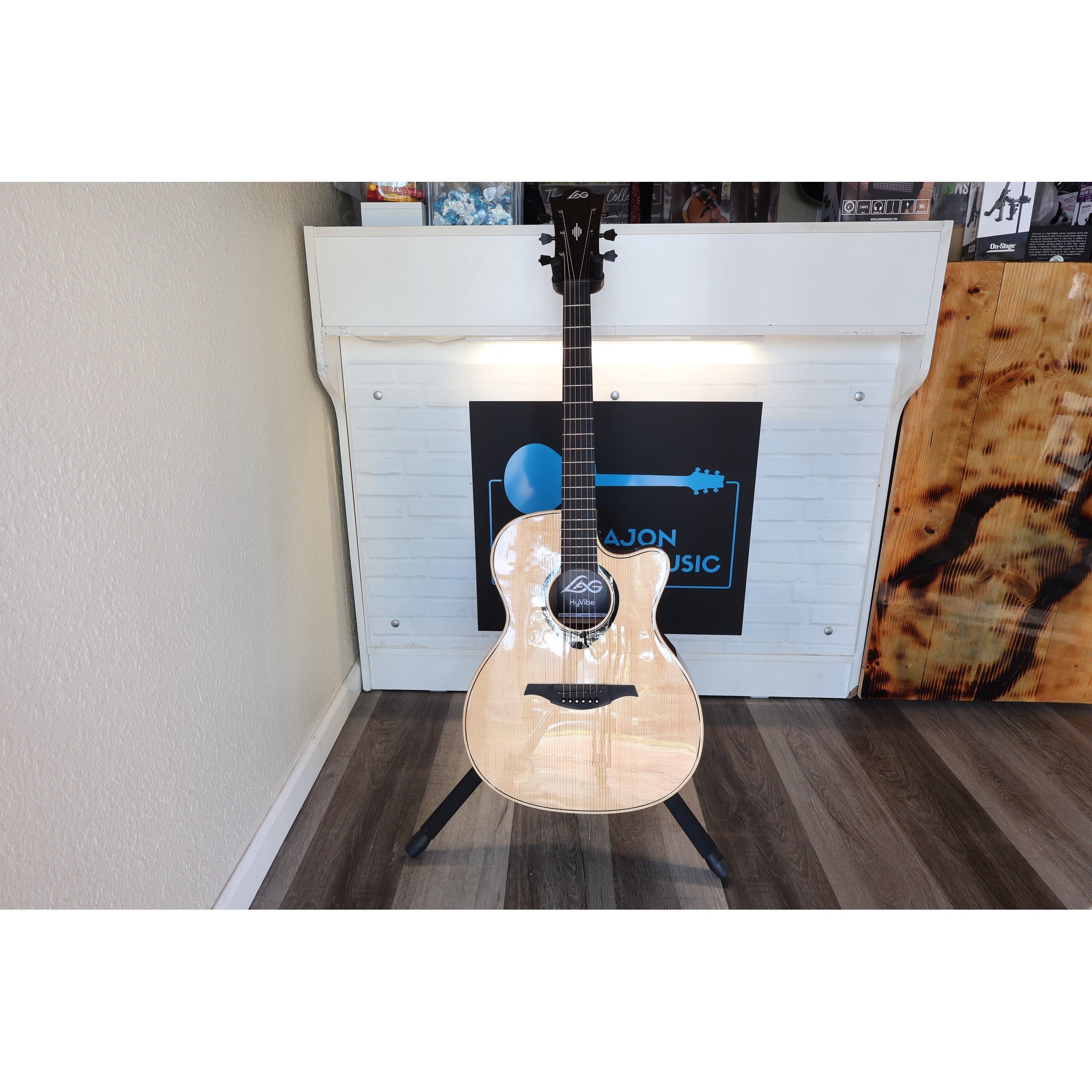 Lag Smart Guitar Hyvibe 30 Auditorium Cutaway Gloss at ECG Music