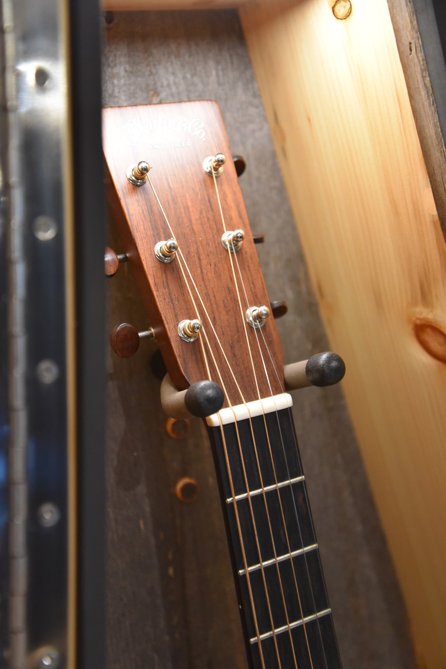 ClimaStand Triangle Humidor with Base - Reclaimed Barnwood (Grey)