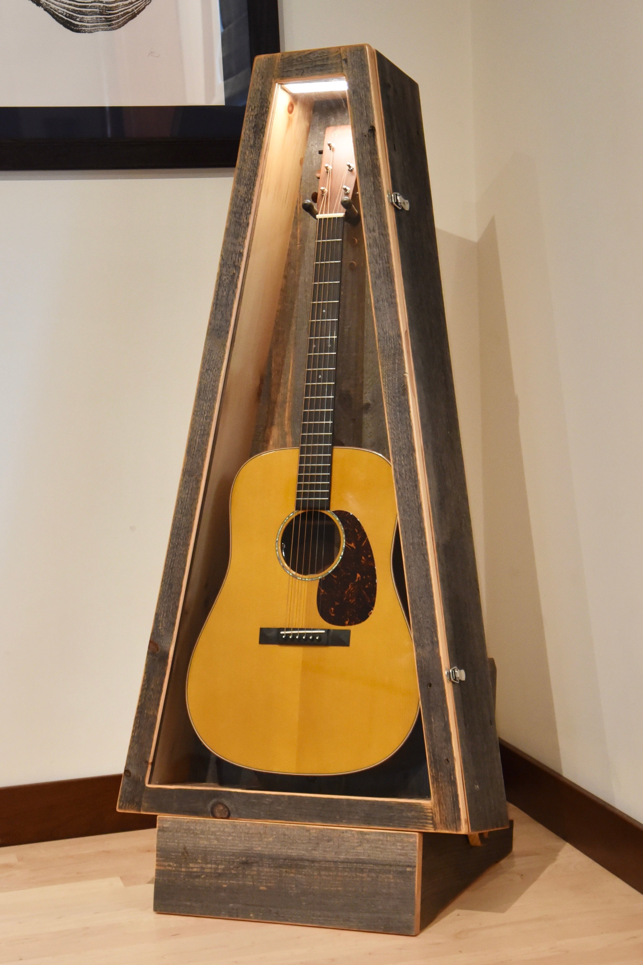 ClimaStand Triangle Humidor with Base - Reclaimed Barnwood (Grey)