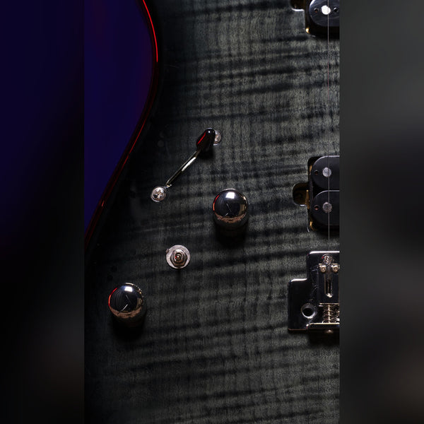 Washburn Sonamaster Elite SE2FTB-U Flame Black Burst flame maple top and controls detail