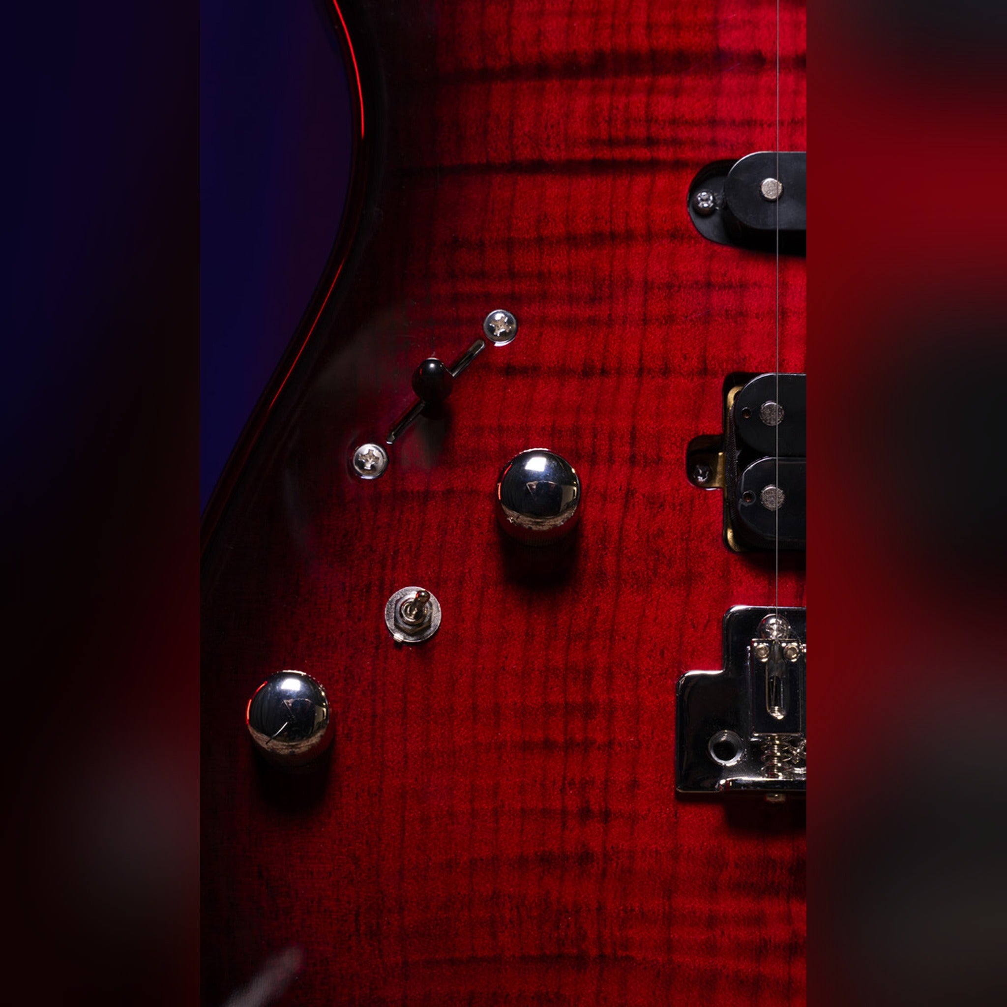 Washburn Sonamaster Elite SE3FRB-U Flame Red Burst flame maple top and controls detail