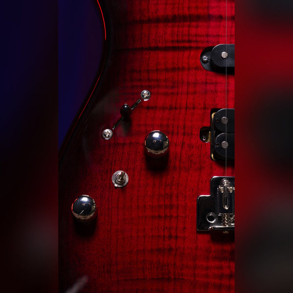 Washburn Sonamaster Elite SE3FRB-U Flame Red Burst flame maple top and controls detail